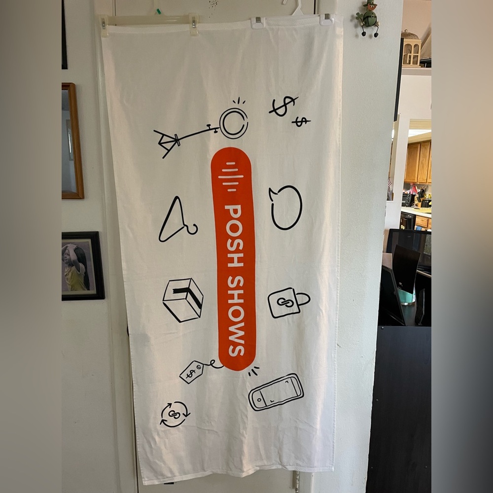 White Poshmark Posh Shows Beach Towel NEW